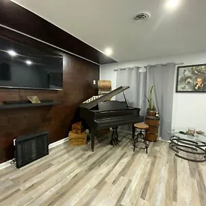 https://artistic-luxury-home-downtown-train-to-nyc-airport.us-newyorkcity.com